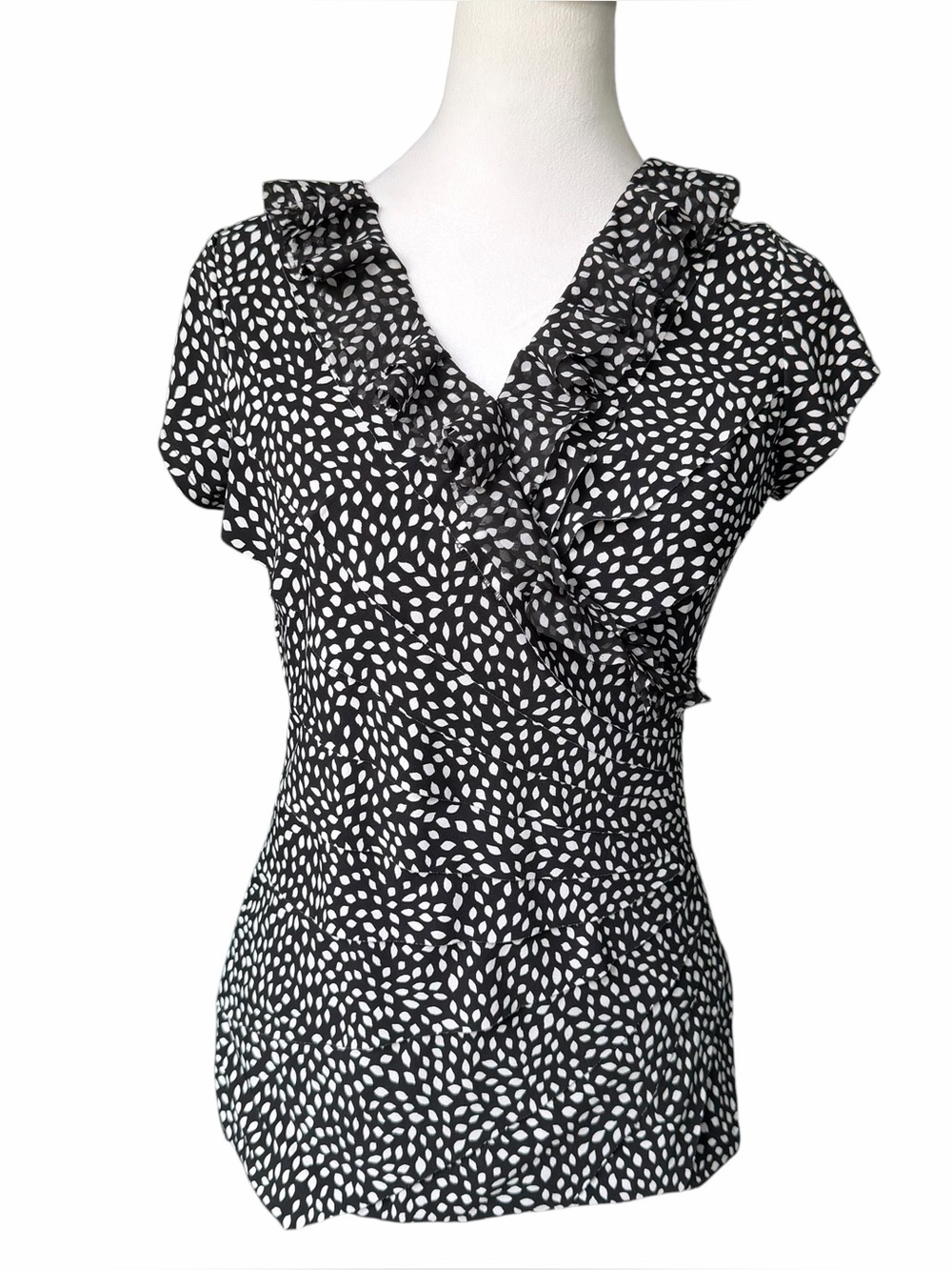White House Black Market XS Faux Wrap Top Shirt Blouse Ruffle Black White V-Neck